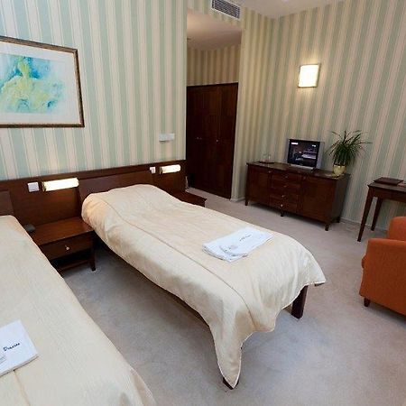 Hotel Sandor Pavillon Piestany Bagian luar foto