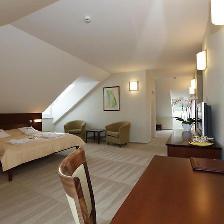 Hotel Sandor Pavillon Piestany Bagian luar foto