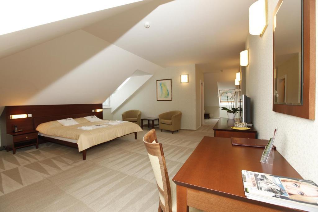 Hotel Sandor Pavillon Piestany Ruang foto
