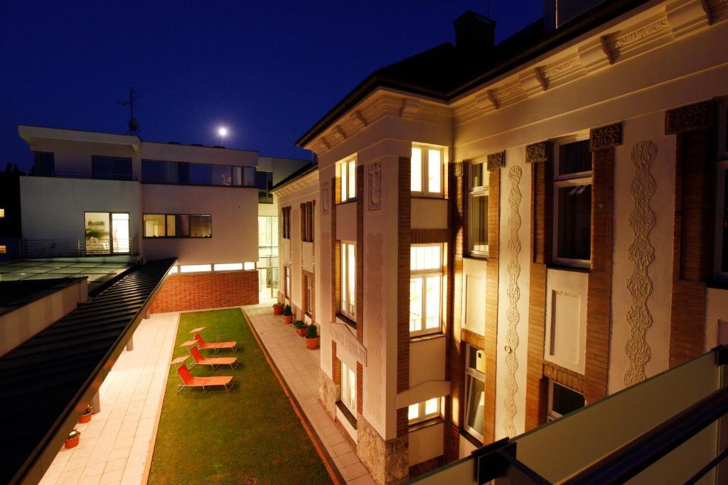 Hotel Sandor Pavillon Piestany Bagian luar foto