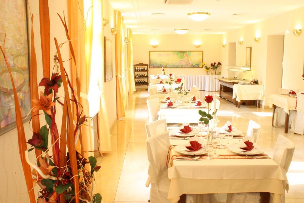 Hotel Sandor Pavillon Piestany Bagian luar foto