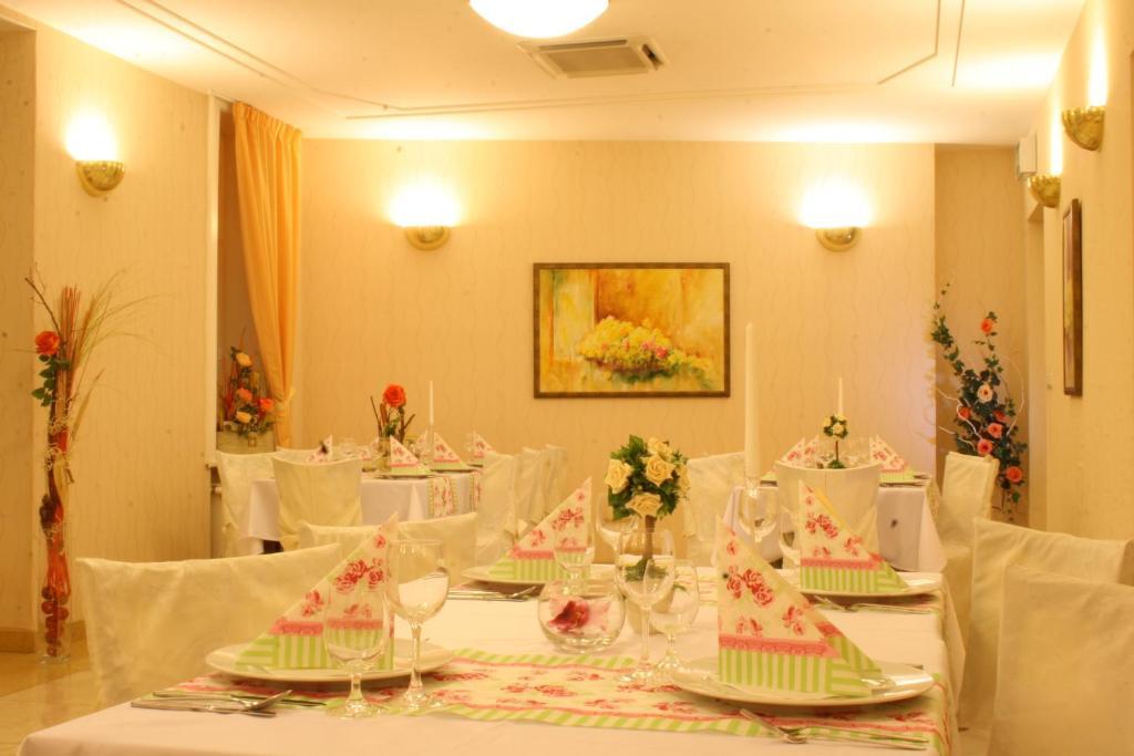Hotel Sandor Pavillon Piestany Bagian luar foto