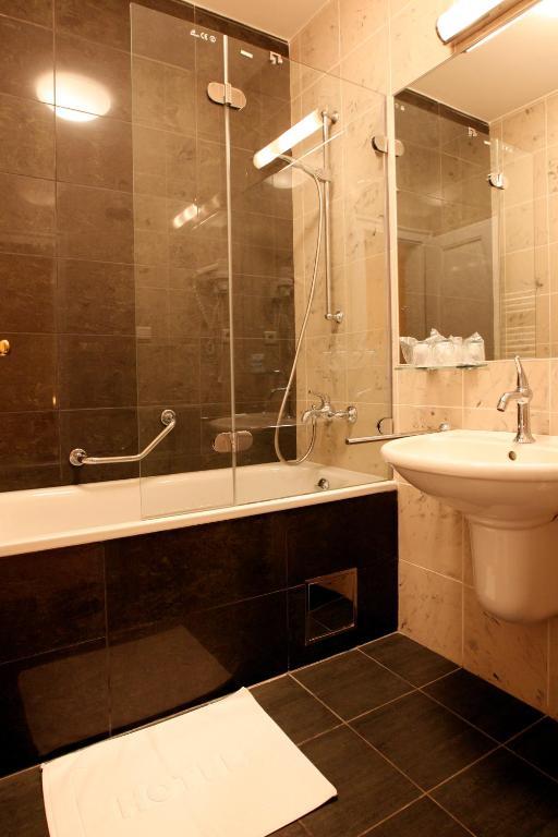Hotel Sandor Pavillon Piestany Bagian luar foto