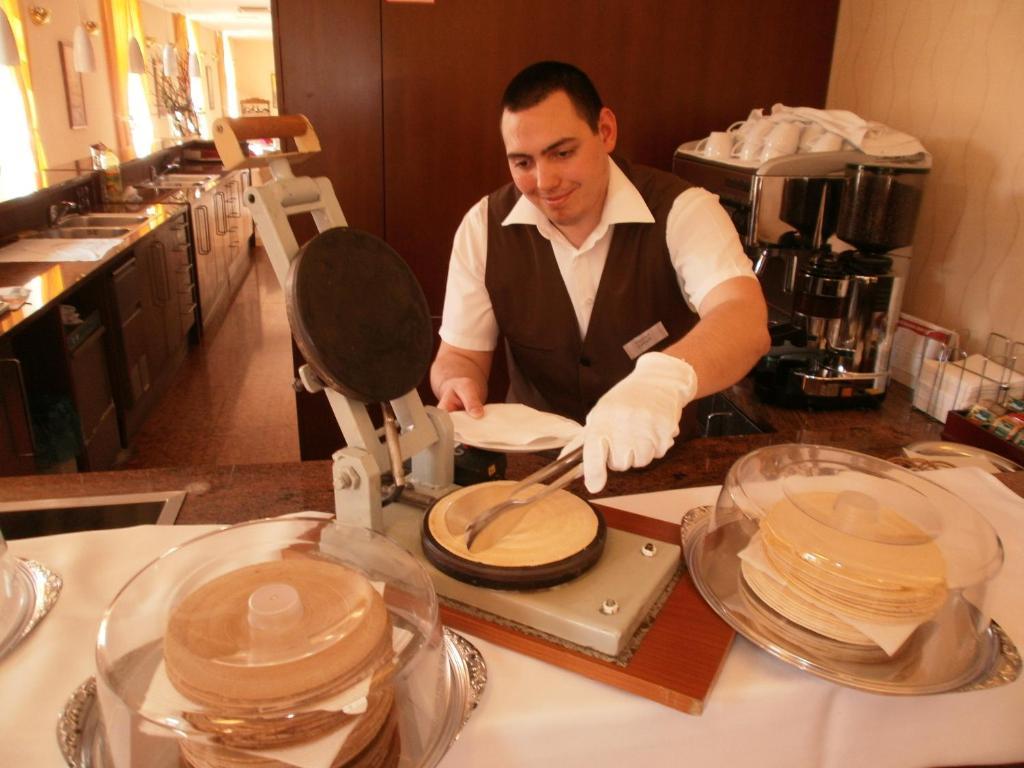 Hotel Sandor Pavillon Piestany Bagian luar foto