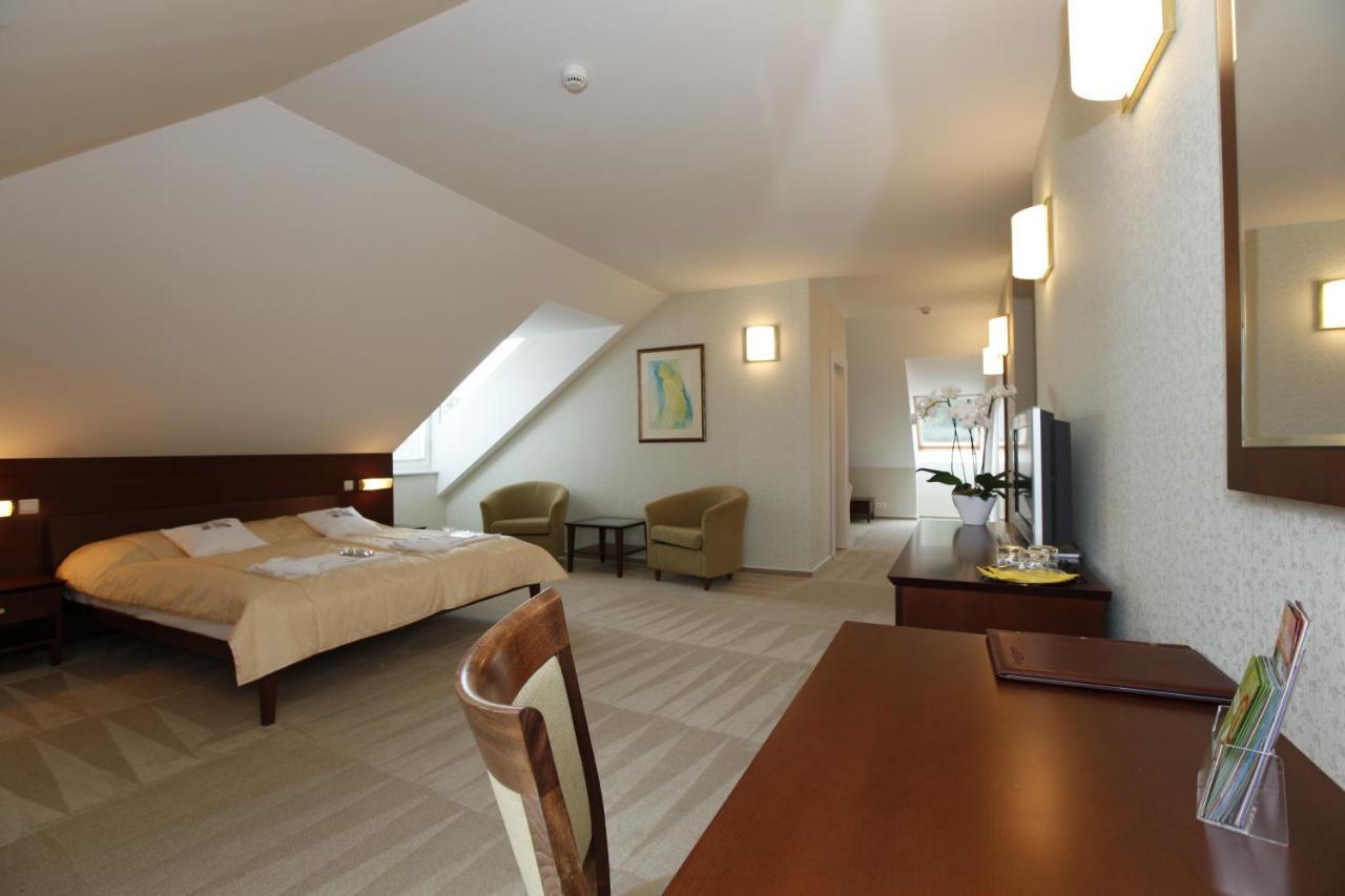 Hotel Sandor Pavillon Piestany Bagian luar foto